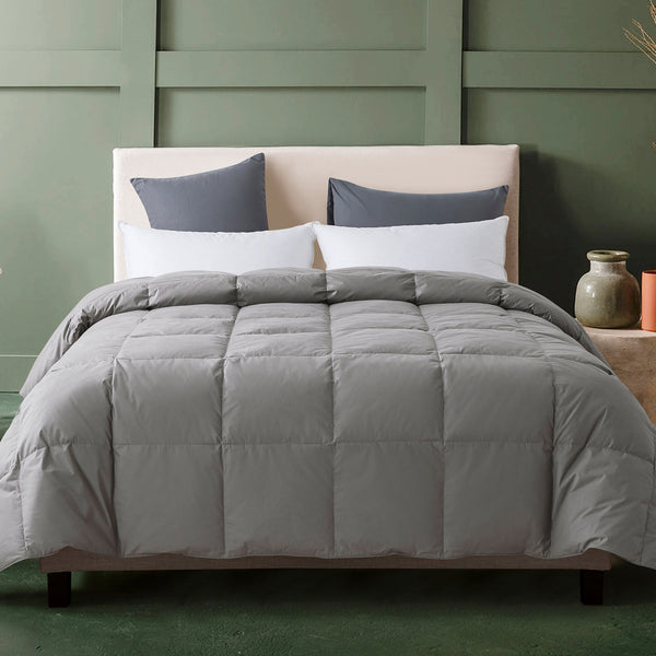 Lightweight Goose Duck Down Comforter by WEN DI SI DRESS