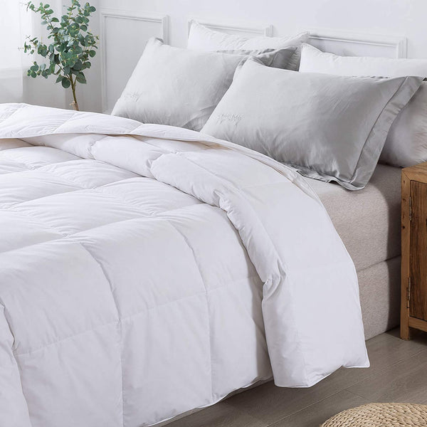 Lightweight Down Comforter by Ubauba